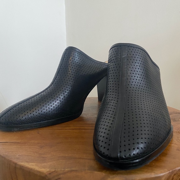 Via Spiga Mules - Picture 1 of 4